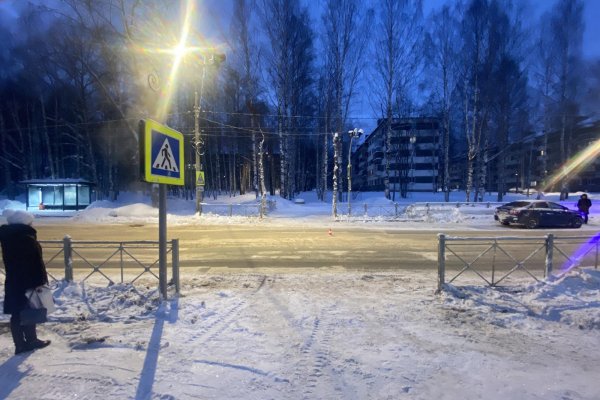 В Сыктывкаре перебегавший дорогу 7-летний мальчик попал под машину