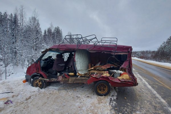 На трассе Сыктывкар - Ухта пожилой водитель грузовика въехал в 