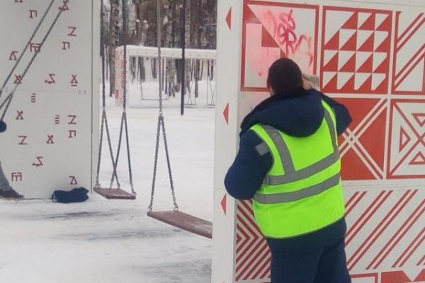 В Сыктывкаре вандалы расписали 