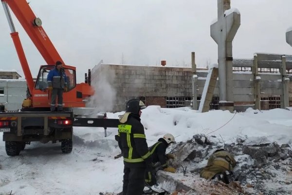 В Ухте обследовали место обрушения неэксплуатируемого здания, человек не обнаружен