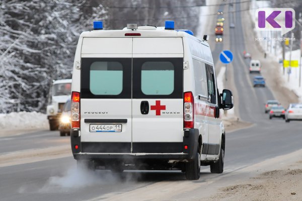 Стало известно состояние пассажирки, из-за которой в аэропорту Сыктывкара приземлился самолет

