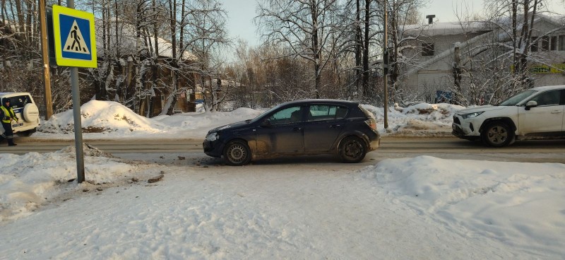 В Сыктывкаре водитель Opel сбил на пешеходном переходе женщину