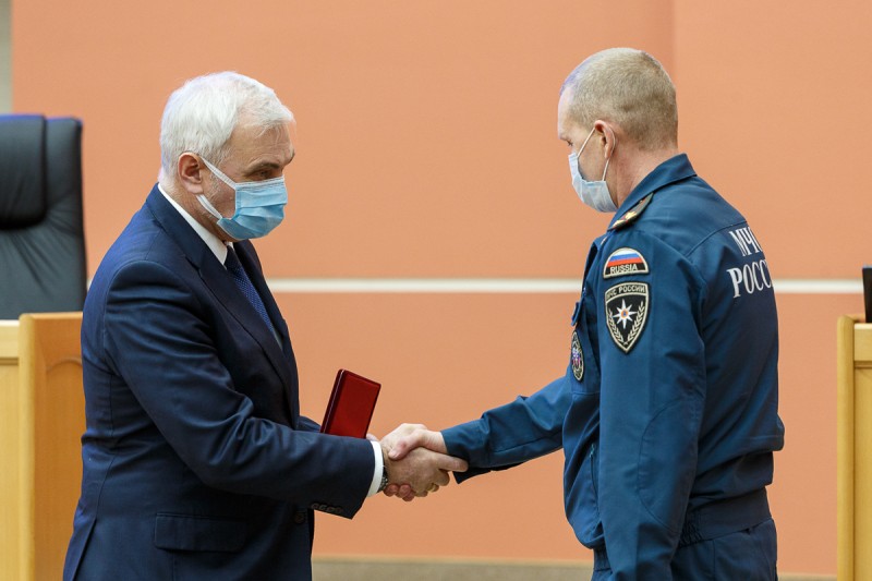 Глава Коми поблагодарил спасателей за слаженную работу при ликвидации ЧС