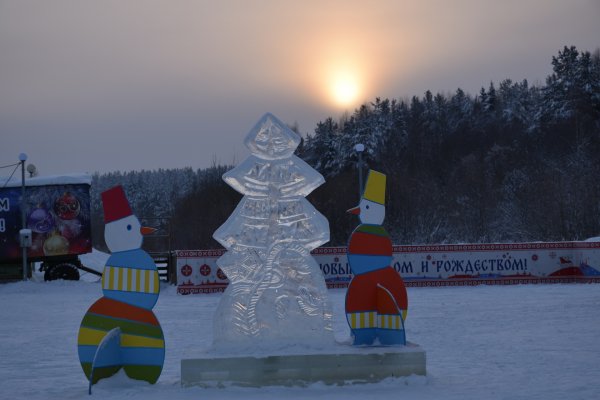 В Эжве открыли новогодние городки