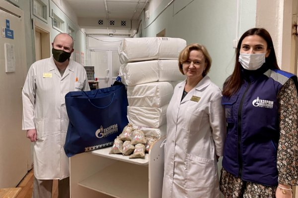 Сыктывкарские газовики поздравили пациентов паллиативного отделения городской больницы с наступающим Новым Годом