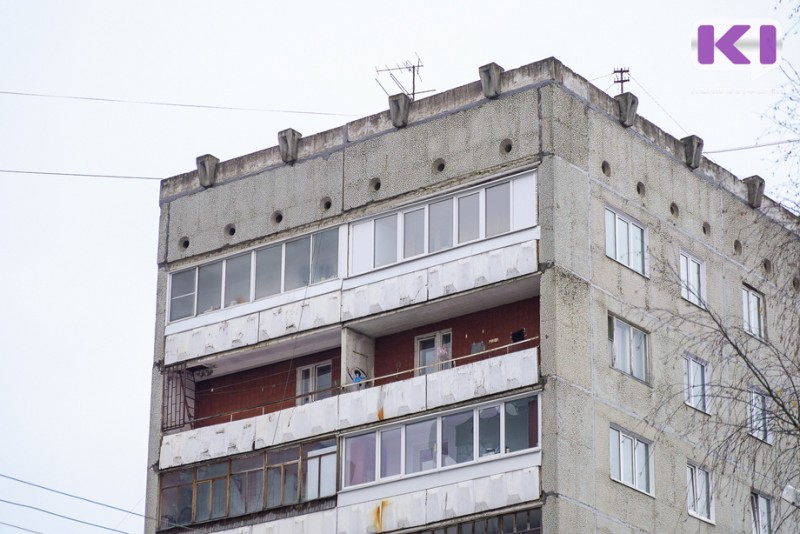 В Сыктывкаре засмотревшемуся телевизор юноше понадобилась помощь спасателей