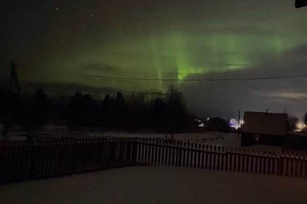 Жители Сыктывкара поймали северное сияние 