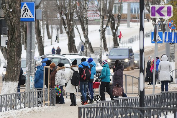 Курьер в регионах СЗФО зарабатывает почти в 2 раза больше учителя

