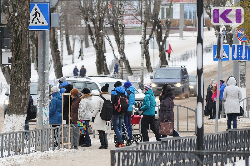 Курьер в регионах СЗФО зарабатывает почти в 2 раза больше учителя

