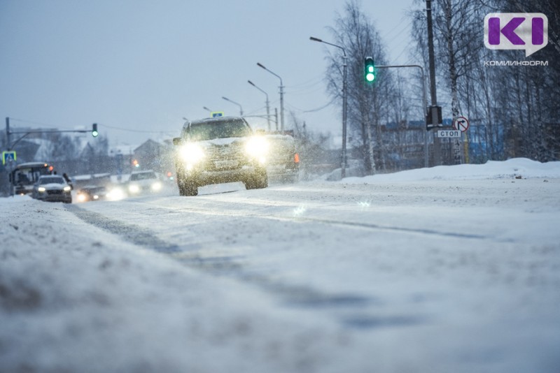 Под Сосногорском после столкновения автомобилей Volkswagen и Mitsubishi пострадали оба водителя