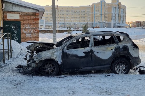 В Ухте сгорели два автомобиля