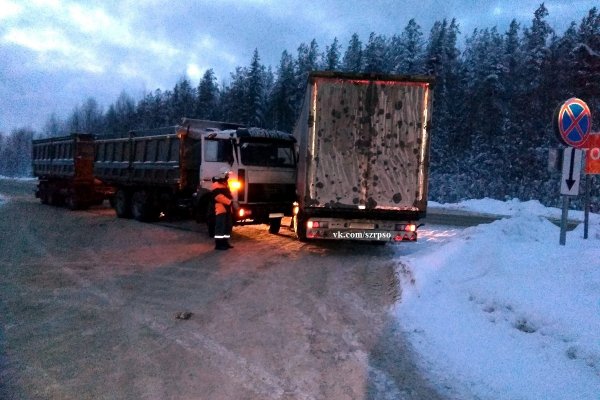 Под Сыктывкаром столкнулись два большегруза 