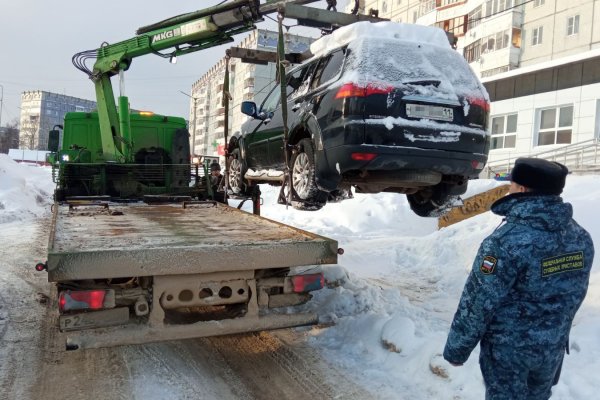 Судебные приставы Сыктывкара разыскали и арестовали Mitsubishi Pajero должника

