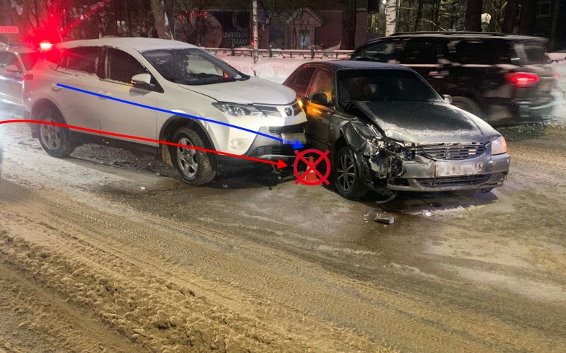 В Сыктывкаре водитель Toyota RAV4 спровоцировала ДТП, в котором сама же и пострадала