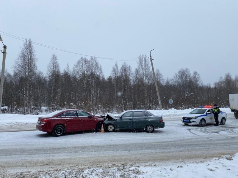 В аварии под Ухтой пострадали два ребенка