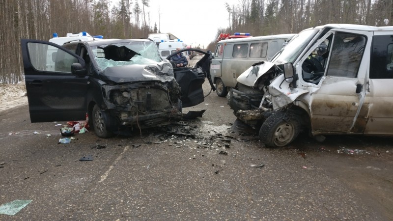 В Коми столкнулись два микроавтобуса, пострадали четыре человека