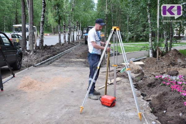 В Сыктывкаре по ул.Димитрова от ул.Морозова до ул.Старовского заменят тротуар и остановочные комплексы