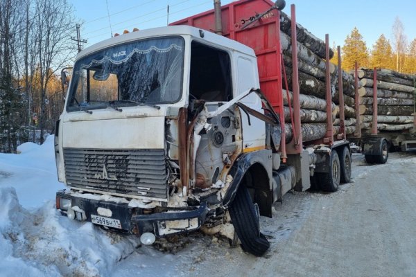 Под Сыктывкаром водитель большегруза МАЗ врезался в Scania и съехал в кювет