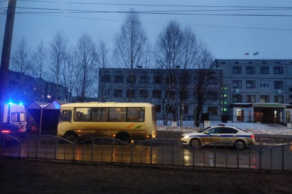 В Сыктывкаре из маршрутного автобуса выпала пенсионерка