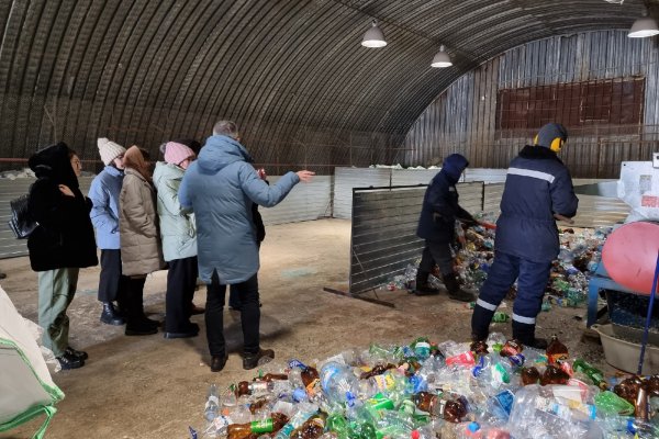 Будущие журналисты проверили, куда уходит пластик из желтых контейнеров в Ухте

