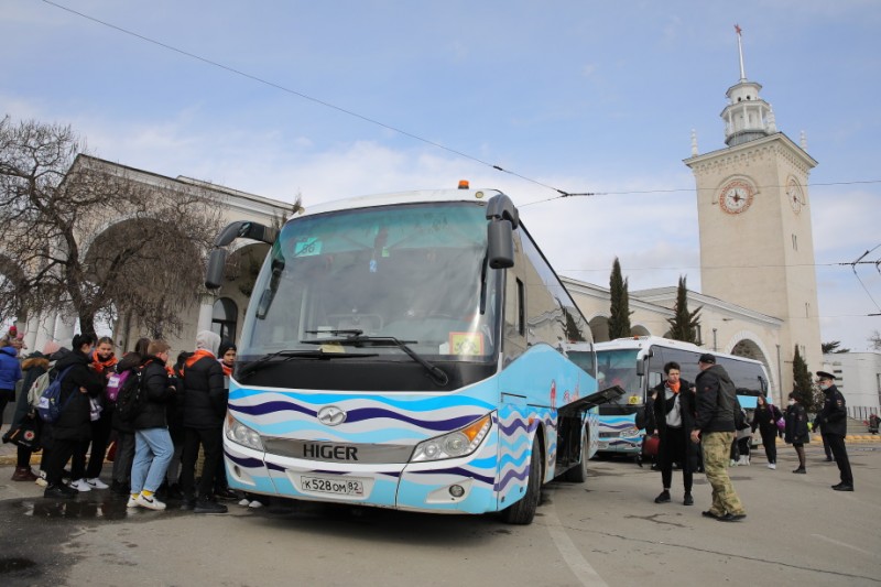 Десять школьников из Коми принимают участие в профильной смене "Звездный ветер Артека"