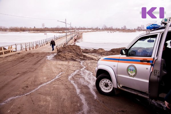 В Сыктывкаре до конца недели снимут понтонный мост в Заречье