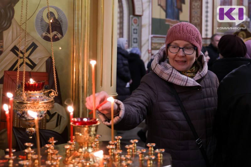 В Коми православные встретили Благодатный огонь