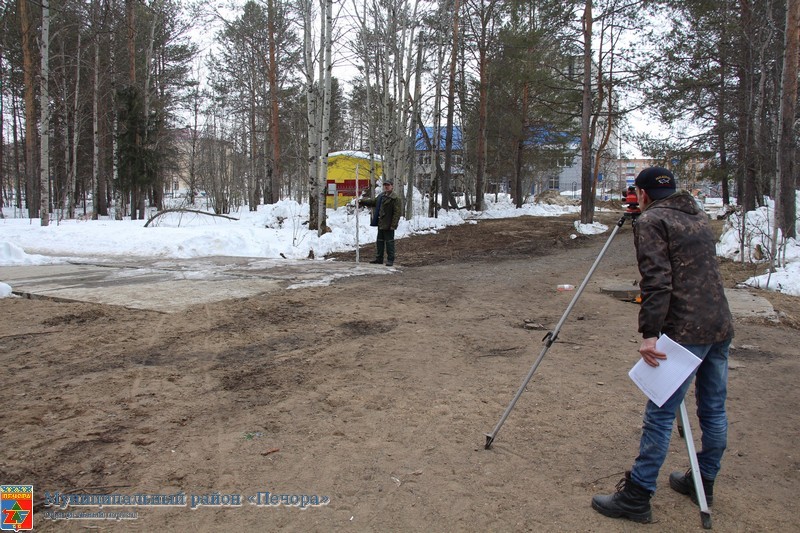 В печорском парке Геологов стартовали работы по благоустройству