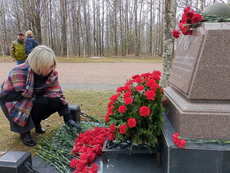 В Ленинградской области прошли торжественные мероприятия Коми, посвященные 77-й годовщине Победы