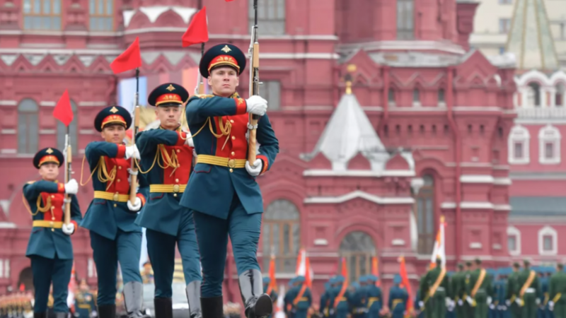 Трансляцию парада Победы планируют смотреть 6 из 10 сыктывкарцев