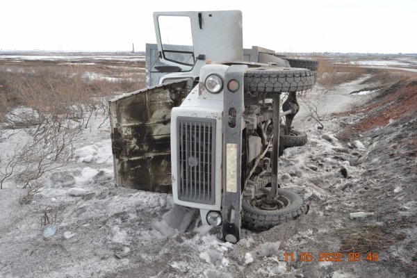 Под Воркутой в ДТП непристегнутый ремнями безопасности пассажир грузовика получил тяжелые травмы