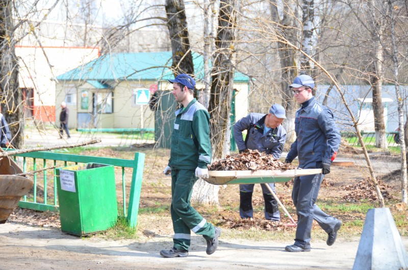 Коллектив Жешартского ЛПК вышел на традиционный весенний субботник