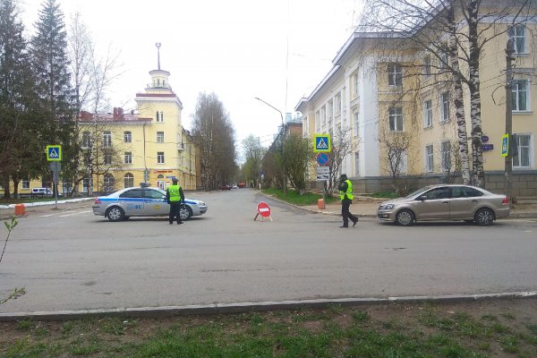 В центре Сыктывкара перекрыта одна из оживленных улиц