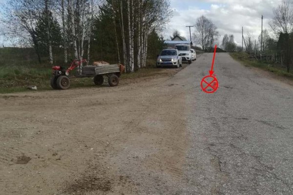 В Сысольском районе нетрезвый водитель мотоблока опрокинулся на дороге, пострадал пассажир