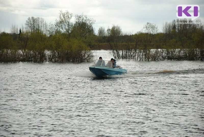 В Интинском районе на воде пропали двое мужчин 