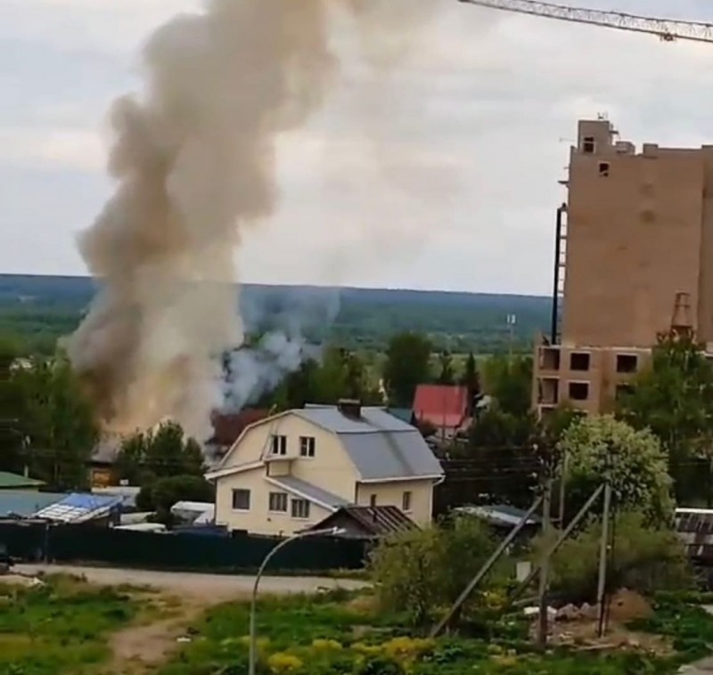 В Сыктывкаре сгорел дом на ул.Давпонской