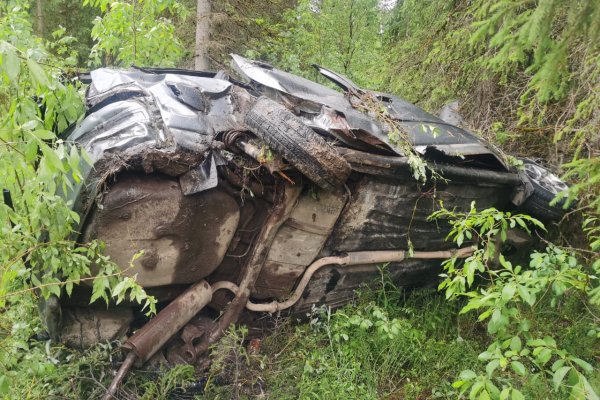 В Ухте водитель на ВАЗе опрокинулся в кювет