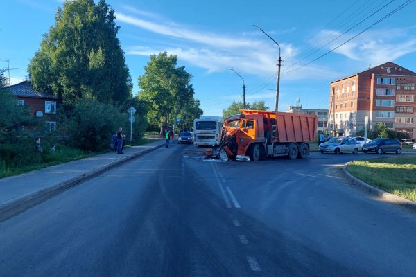 В ДТП с участием КамАЗа и пассажирского автобуса в Сыктывкаре пострадали шестеро детей /подробности/