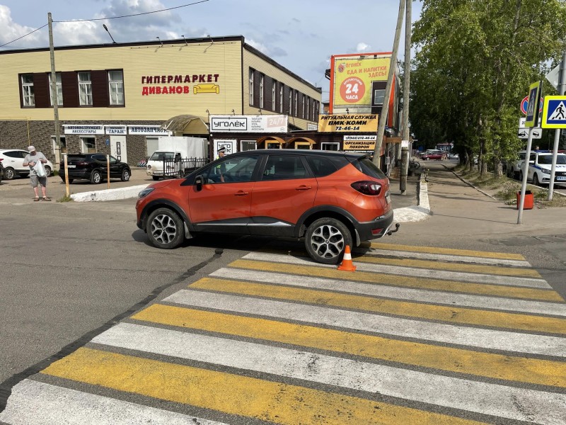 В Сыктывкаре водитель на Renault сбила ребенка