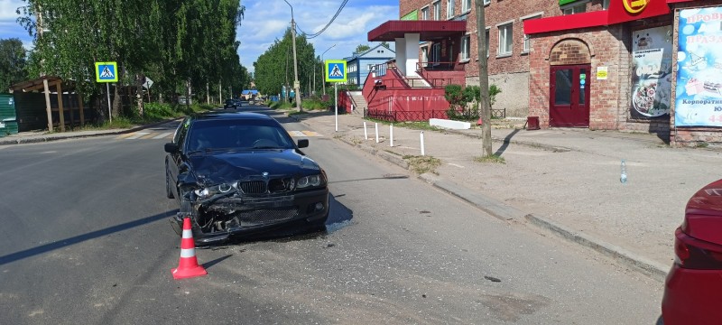 В Сыктывкаре женщина не уступила дорогу и спровоцировала ДТП