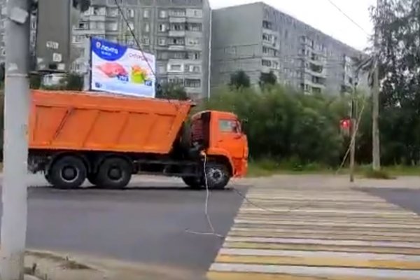 Обрыв провода в Сыктывкаре спровоцировал автомобильную пробку в центре столицы