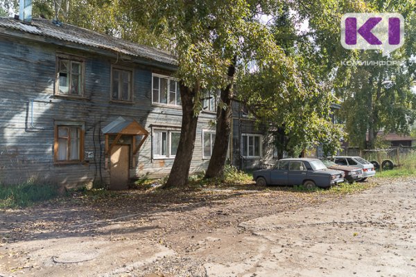 Черная плесень, сгоревший подъезд и отсутствие горячей воды: с какими проблемами сталкиваются жители аварийных домов Сыктывкара