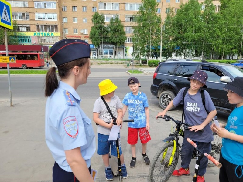 Велосипедистов Ухты учили спешиваться на пешеходном переходе