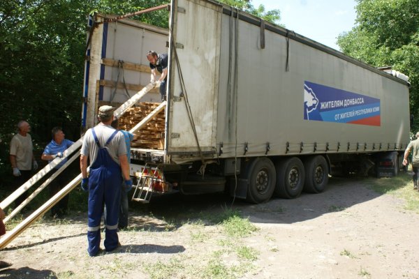 Коммунальщики из Коми помогают готовить луганский город Ровеньки к зиме
