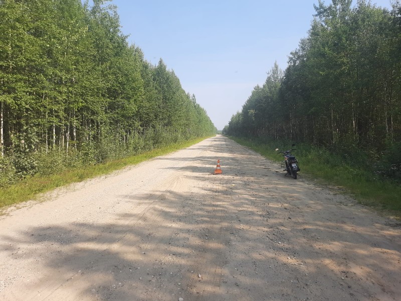 В Печоре водитель мопеда Vento опрокинулся на дороге и получил тяжелые травмы