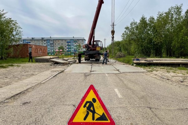 Решаем вместе: в Вуктыле организовали вывоз мусора, заменили дорожные плиты и отремонтировали канализационный колодец