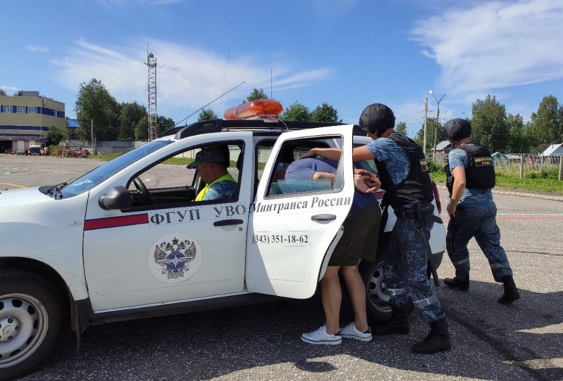 В международном аэропорту Сыктывкар отработали действия по пресечению незаконного проникновения