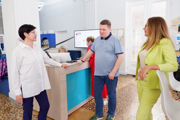 Национальная библиотека Коми передала в волонтерский центр партии 