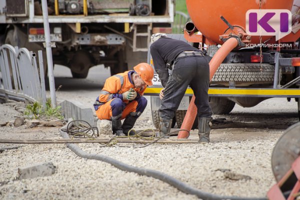 В Сыктывкаре из-за  аварийных работ на теплосетях перекрыли часть оживленной улицы