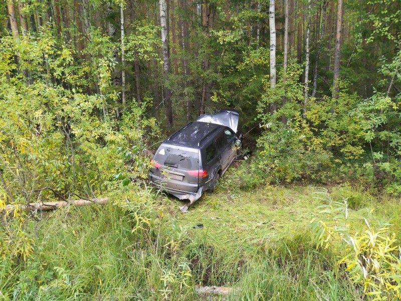 На трассе Сыктывкар - Ухта за сутки в кювет вылетели два автомобиля